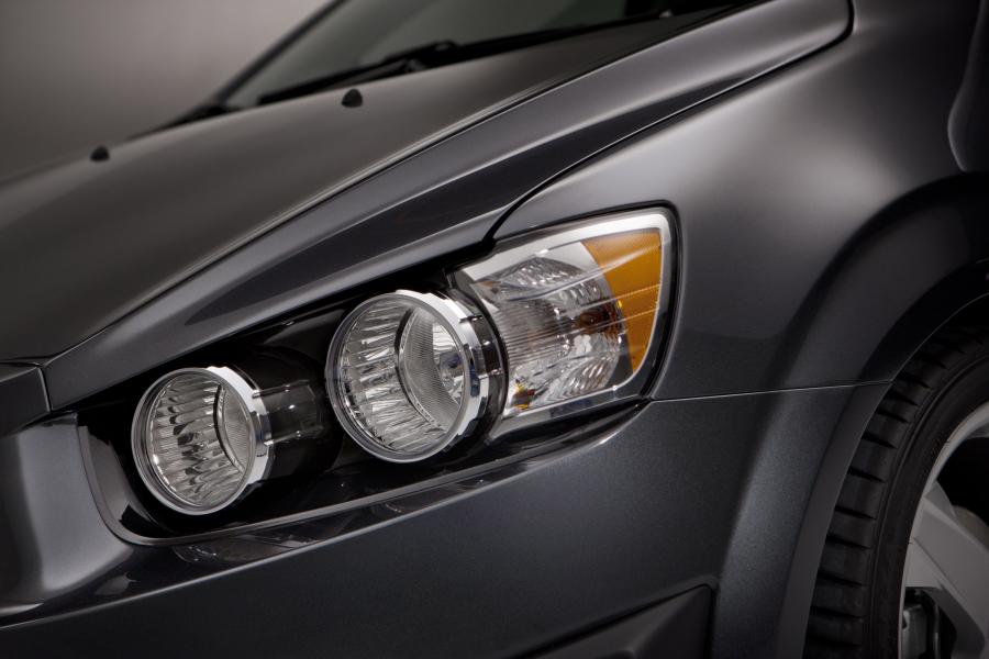  Chevrolet Sonic Sedan 2011 года  (фото 21 из 27)
